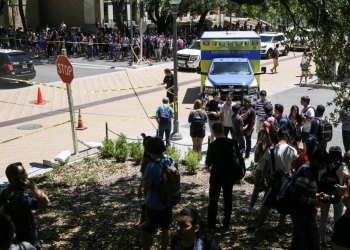 Apuñalamiento en universidad de Texas deja un muerto