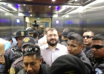 Llega Javier Duarte a tribunal para su segunda audiencia en Guatemala