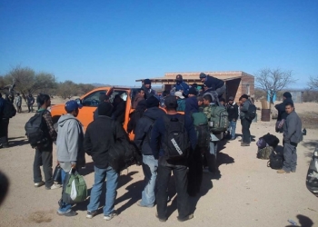 Rescatan en desierto de Arizona a mil 400 migrantes en 2016