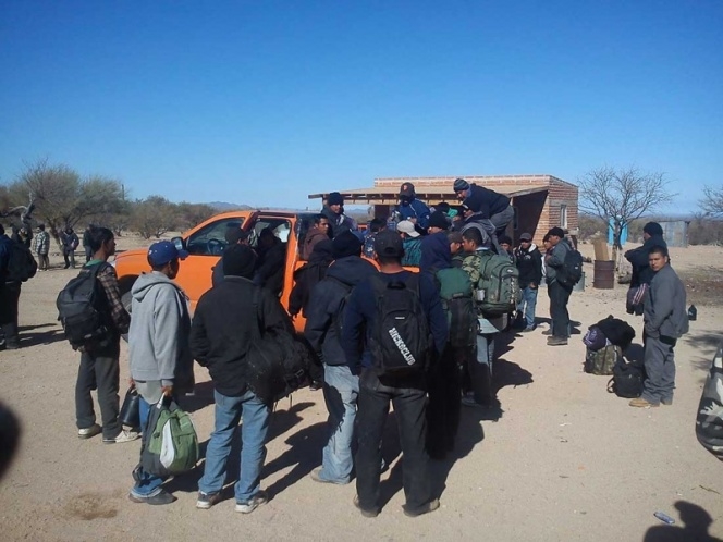 Rescatan en desierto de Arizona a mil 400 migrantes en 2016