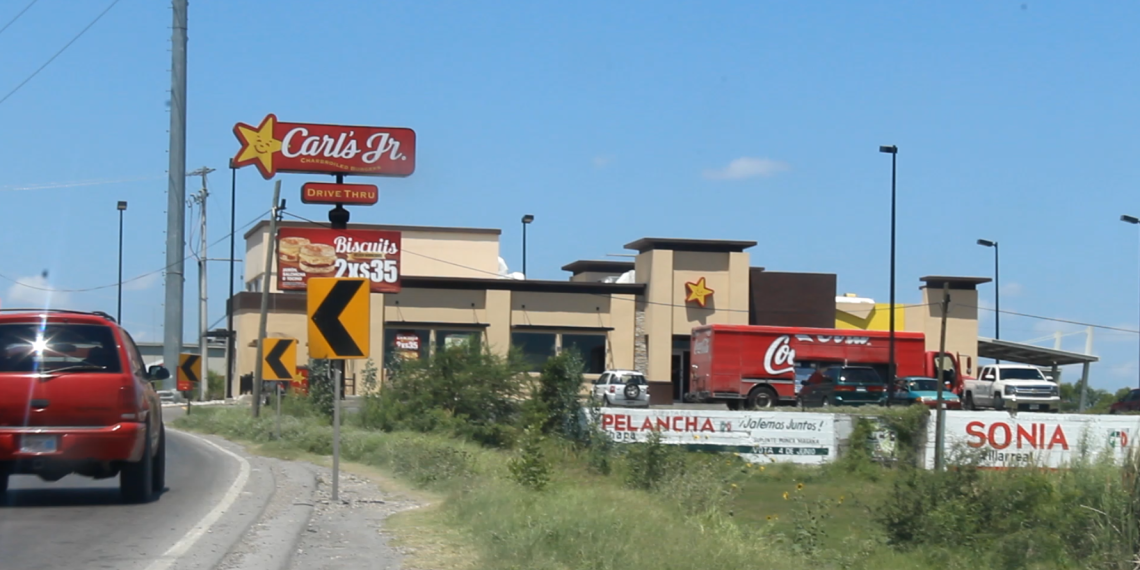 Hombres borrachos se agarran a botellazos y navajazos