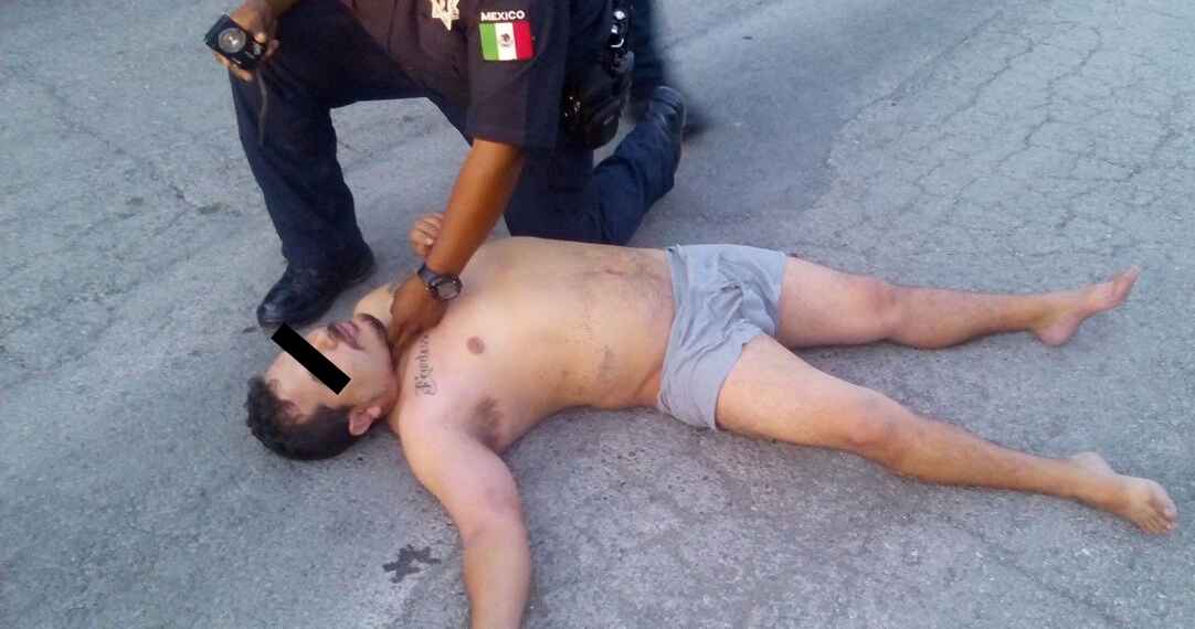 Encuentran a un hombre tirado y en ropa interior