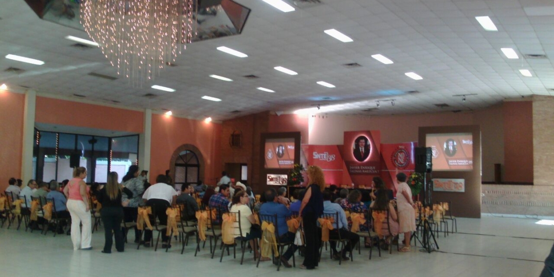 Rinden homenaje al profesor Salinas Amezcua