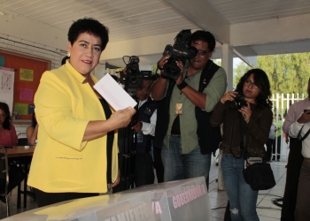 Es Mary Telma la primera candidata en votar