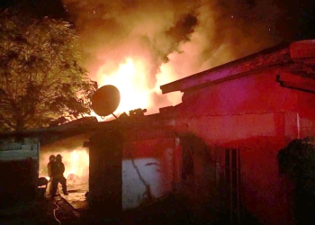 Corto circuito posible causa de incendio en vivienda