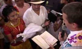Alcalde de Oaxaca se casa con un caimán