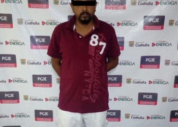 Detienen a hombre que portaba droga y una pistola escuadra