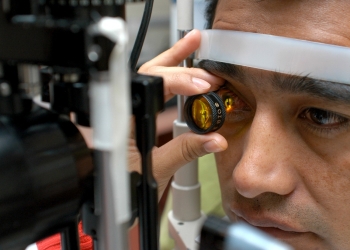 Alerta IMSS sobre síndrome ocular por el uso prolongado de pantallas