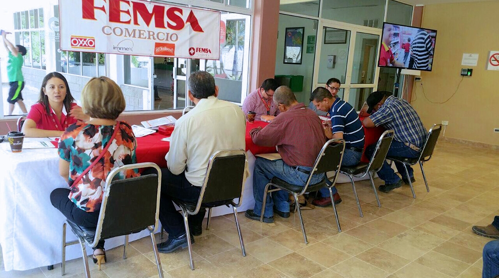 Desarrollo Económico y cadena comercial OXXO realizan feria del empleo