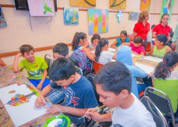 Alrededor de 600 niños participan en los cursos y campamento de verano