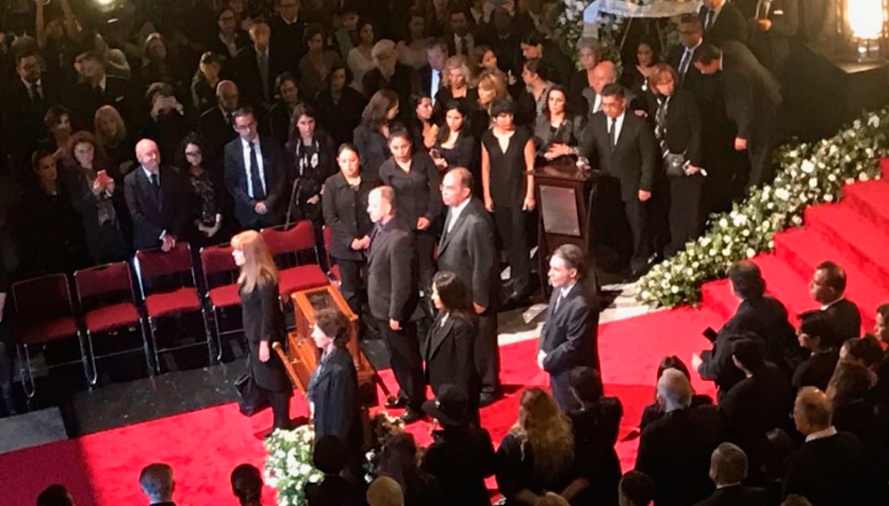 Arman pleito en funeral de José Luis Cuevas