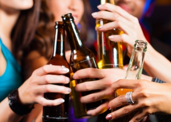 Despenaliza Edomex venta de alcohol a menores