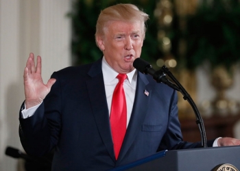 Baja, cada vez más, aprobación de Trump