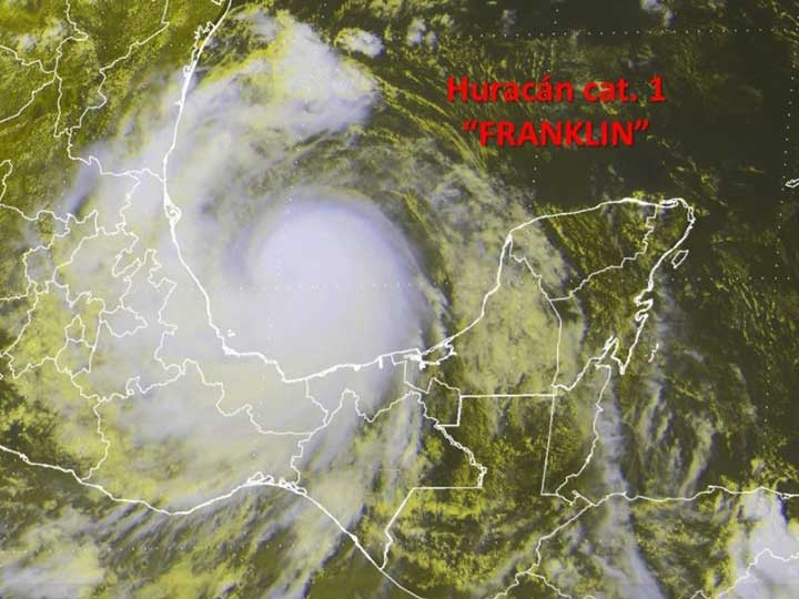 Peña Nieto llama a extremar precauciones por ‘Franklin’