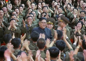 Kim Jong un encarga producir más cabezas de misiles