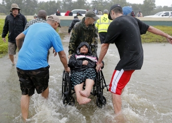Van 10 muertos en Texas por ‘Harvey’