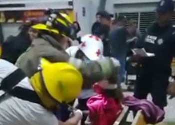 Estalla camión de pasajeros en central de Veracruz