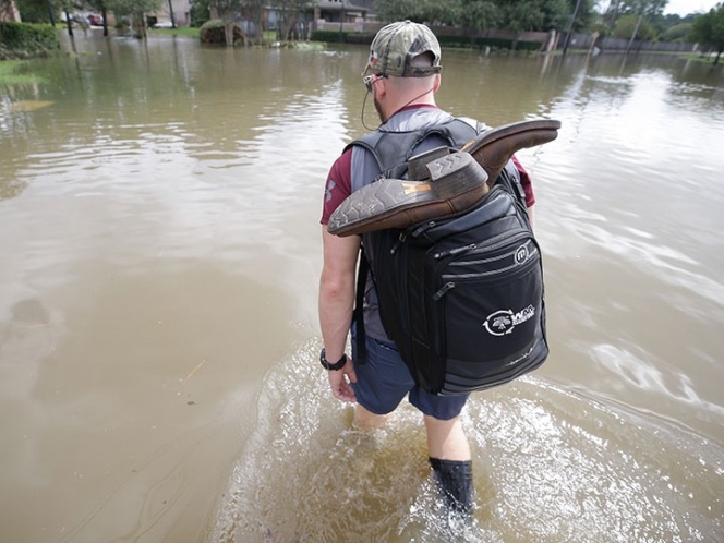 Se degrada ‘Harvey’ a depresión tropical; van 25 muertos