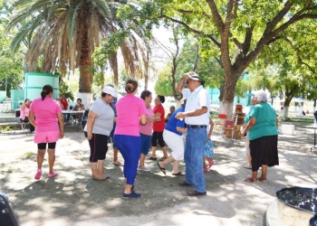 Conviven adultos mayores de Morelos en Santa Fe