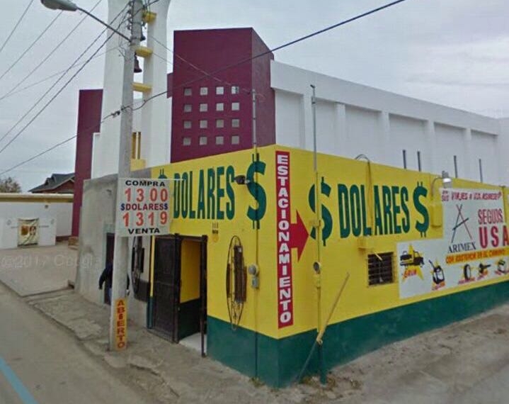 A punta de pistola asaltan casa de cambio