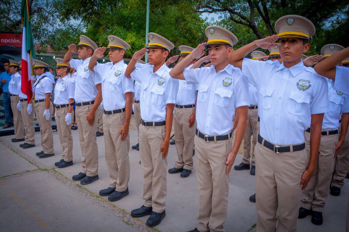 Inaugura gobernador escuela militarizada