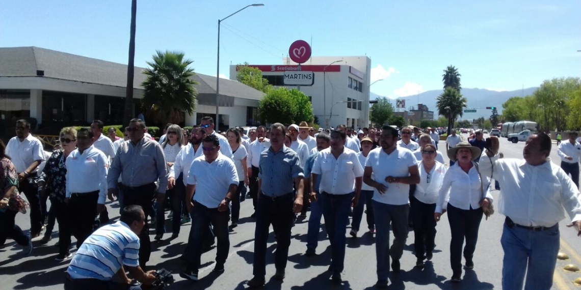 Exigen justicia para maestro asesinado por policías