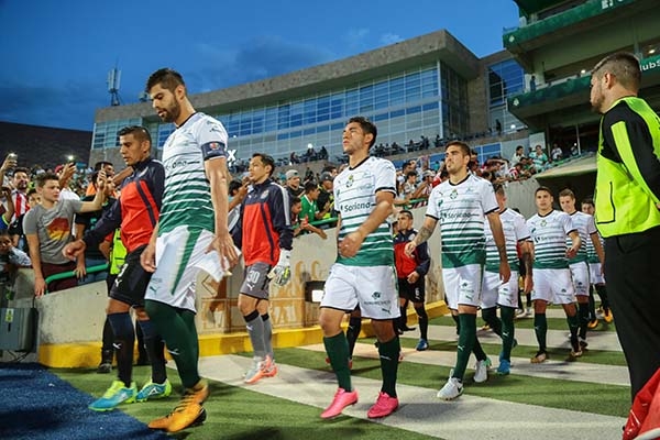 Santos y Chivas, empatan y siguen en el fondo