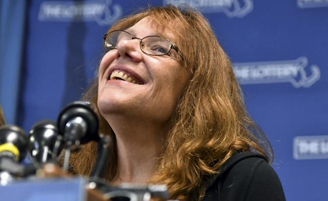 ‘Ya renuncié a mi trabajo’: mujer que se ganó 758 mdd en la lotería de EU