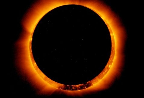 Ordena SEDU a alumnos no ver el eclipse