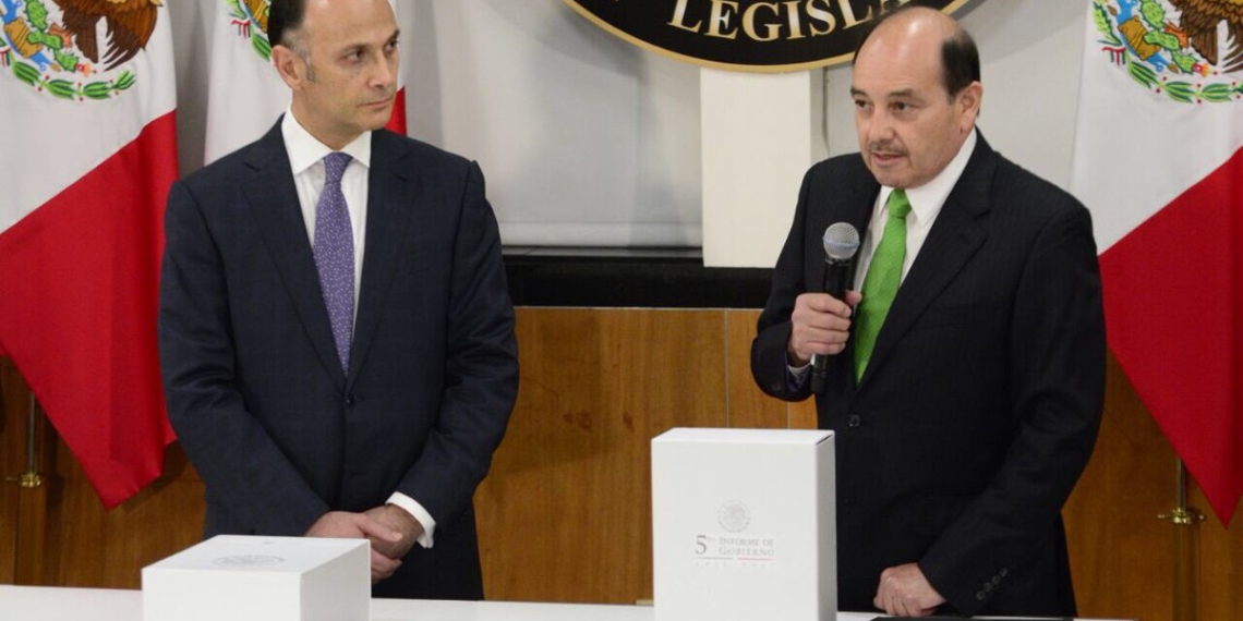 Entrega Segob quinto Informe de Peña Nieto, en San Lázaro
