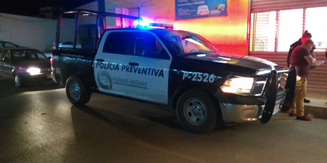 Ladrón logra robar celular; se le cae en la huida
