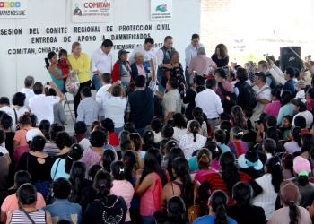 Revisan daños del sismo y entregan apoyos alimenticios a damnificados