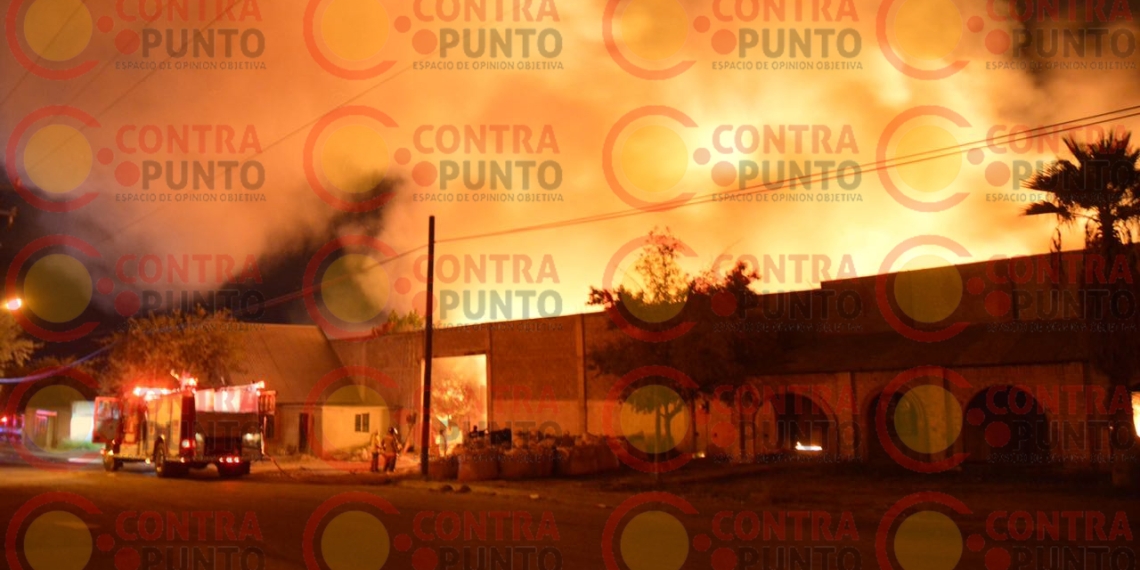 Se incendia fábrica de tarimas