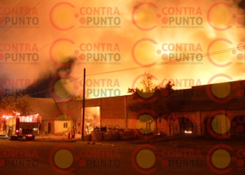 Se incendia fábrica de tarimas
