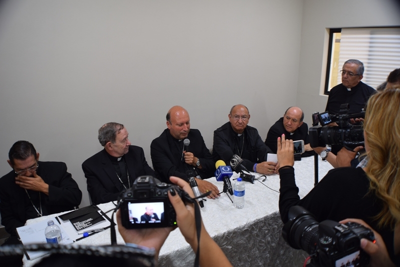 Nuncio reconoce fallas en caso de pederastia