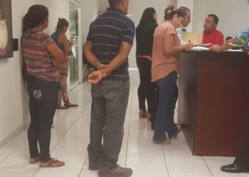 Causa alarma violento arresto frente a escuela primaria