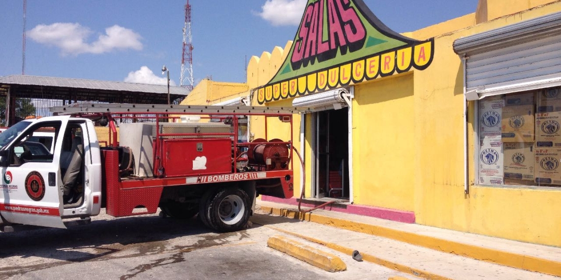 Se registra incendio en una dulcería