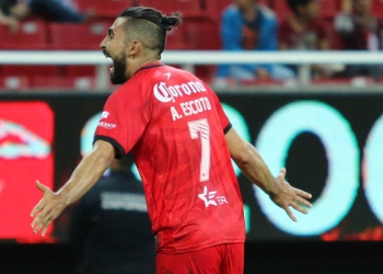 Con golazo de Escoto, Lobos devoran a las Chivas