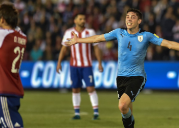 Uruguay vence a Paraguay de visita 2-1 y da un paso gigante