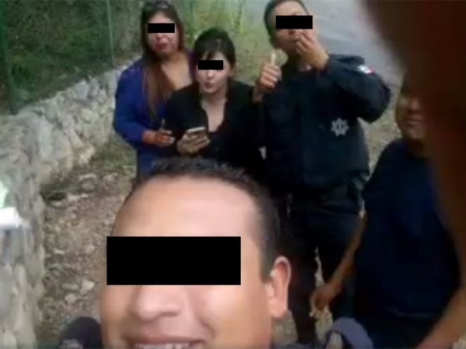 Policías se graban mientras juegan a ‘Rápido y Furioso’ en su patrulla