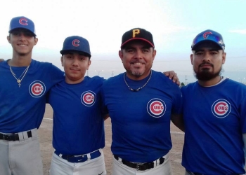 Cachorros apalea a Titanes