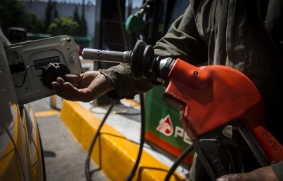 Gasolinas se venden en un centavo menos este fin de semana