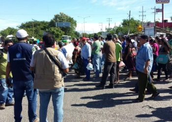 Marchan en Juchitán afectados por los sismos