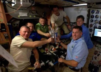 Así festejan Día de Acción de Gracias desde el espacio