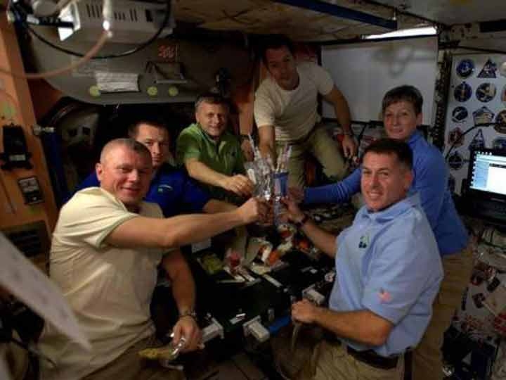 Así festejan Día de Acción de Gracias desde el espacio