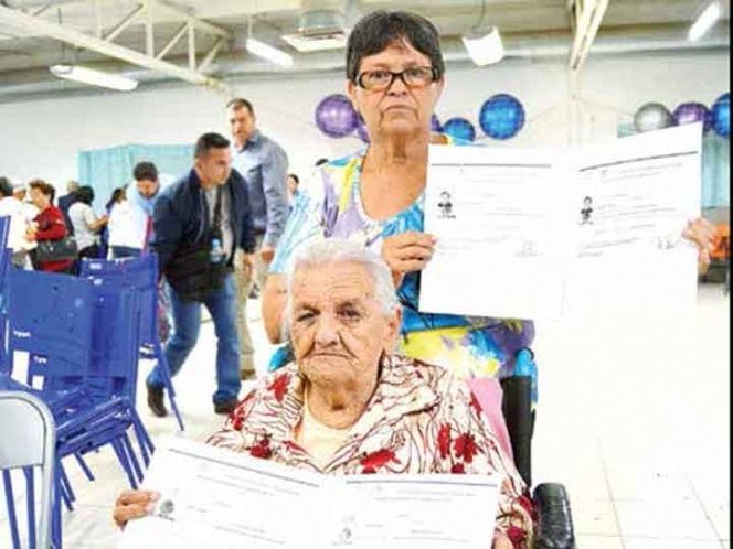 Termina la secundaria a los 96 años; planea iniciar la preparatoria