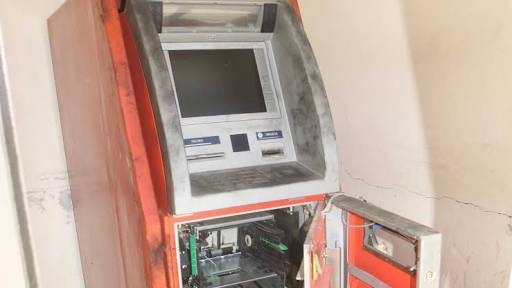 Destrozan cajero automático