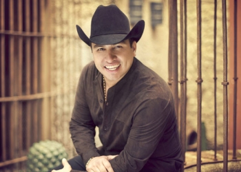 Julión Álvarez prepara gira para 2018