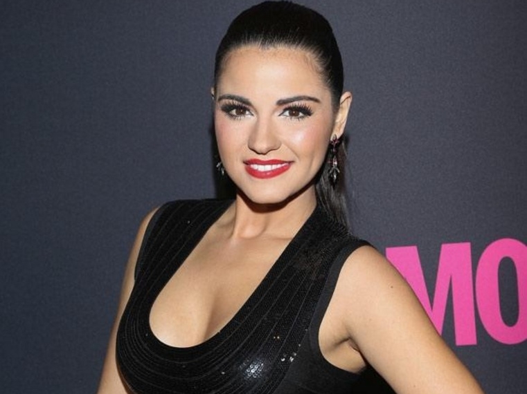 Maite Perroni desata polémica por promocionar beso gay en telenovela