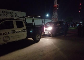 Le roban camioneta del exterior de su trabajo